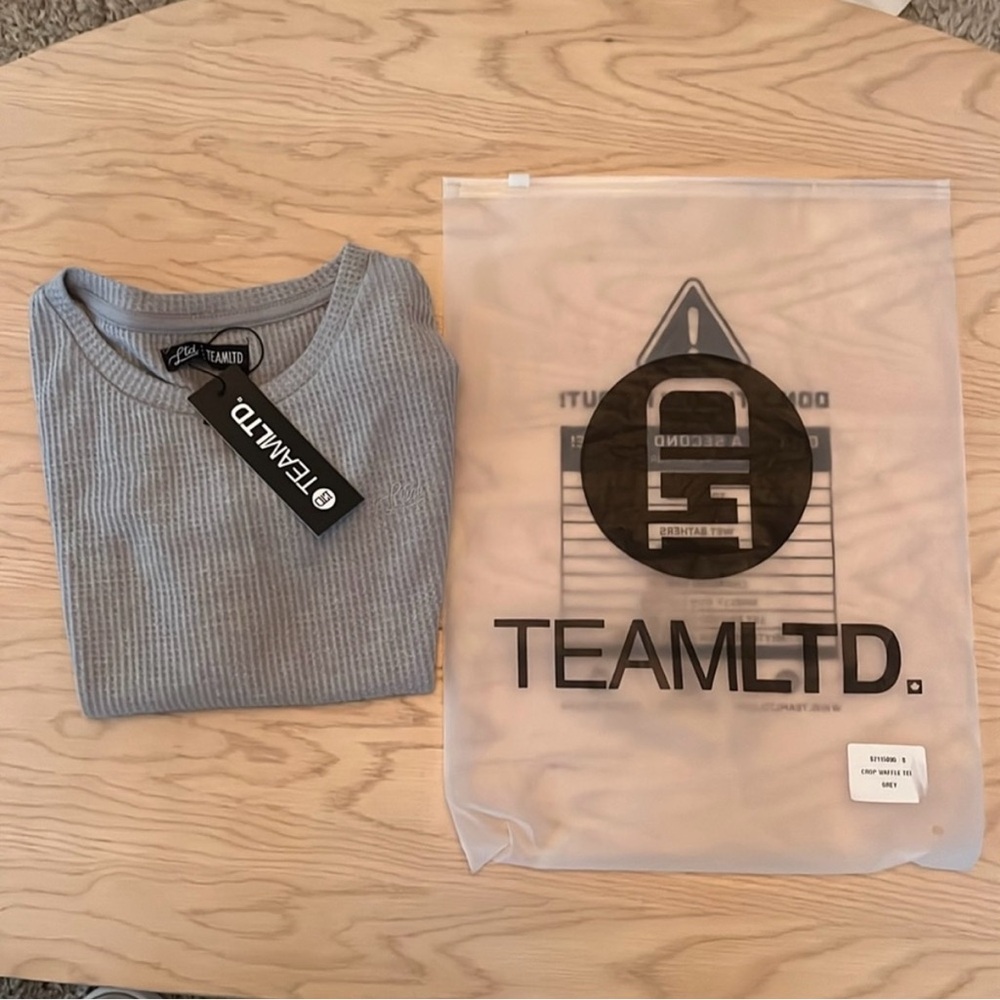TeamLTD. Women's Grey Crop Waffle Top - Picture 6 of 6